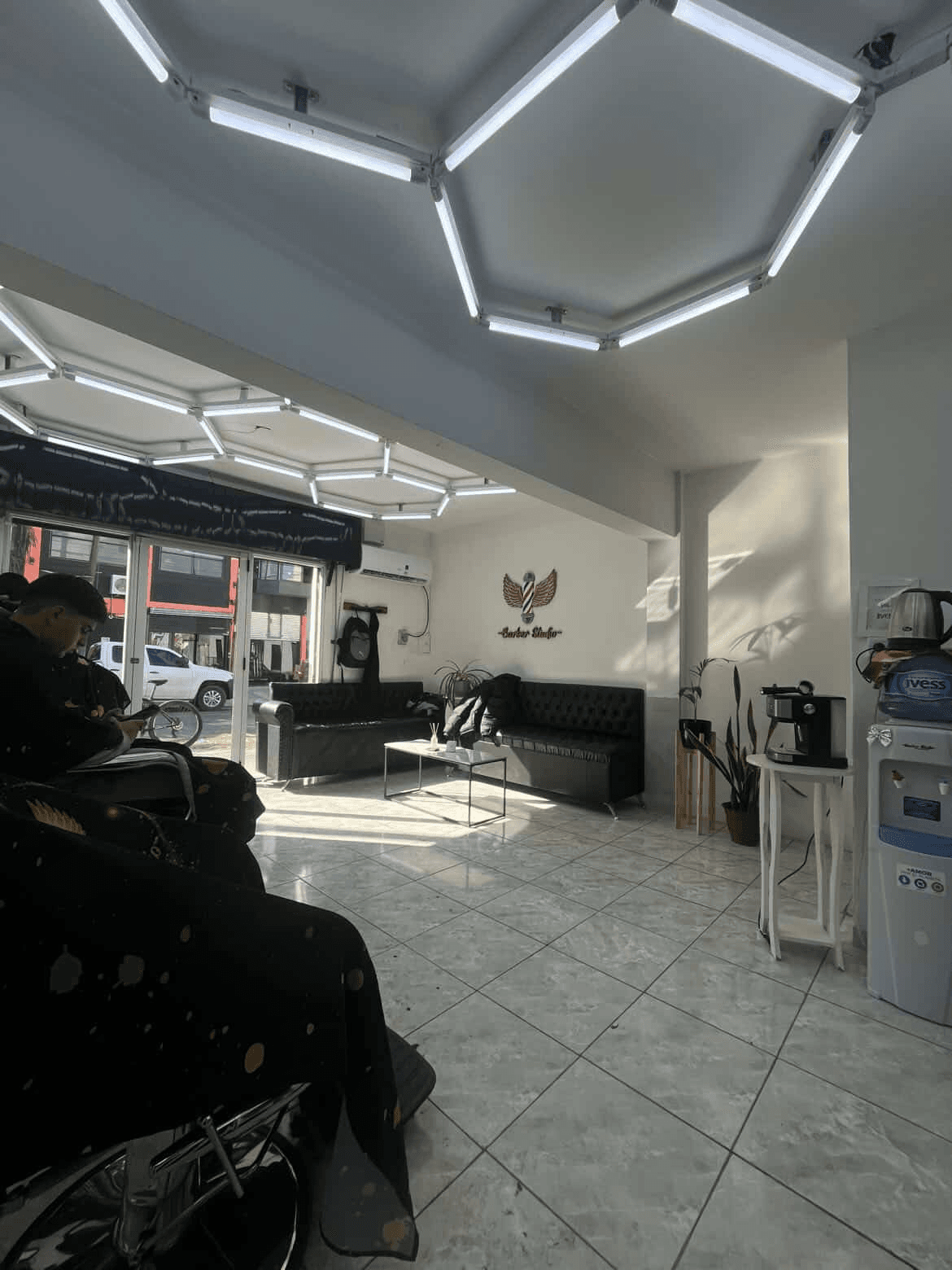 Recepción y espacio de espera de Barber Studio